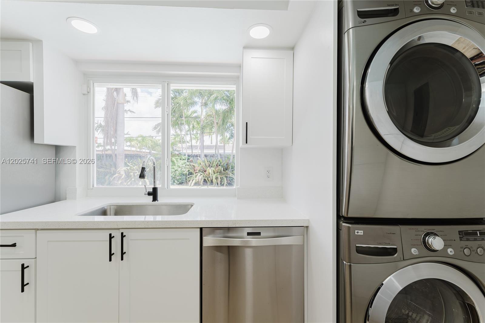 IMPERIAL POINT 2 SEC - Residential Lease