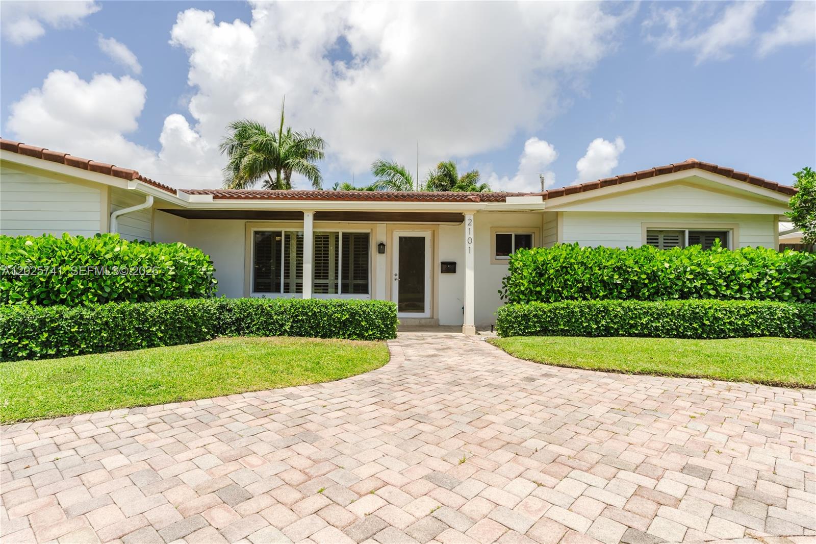 IMPERIAL POINT 2 SEC - Residential Lease