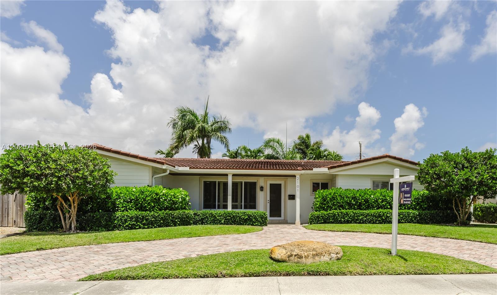 IMPERIAL POINT 2 SEC - Residential Lease