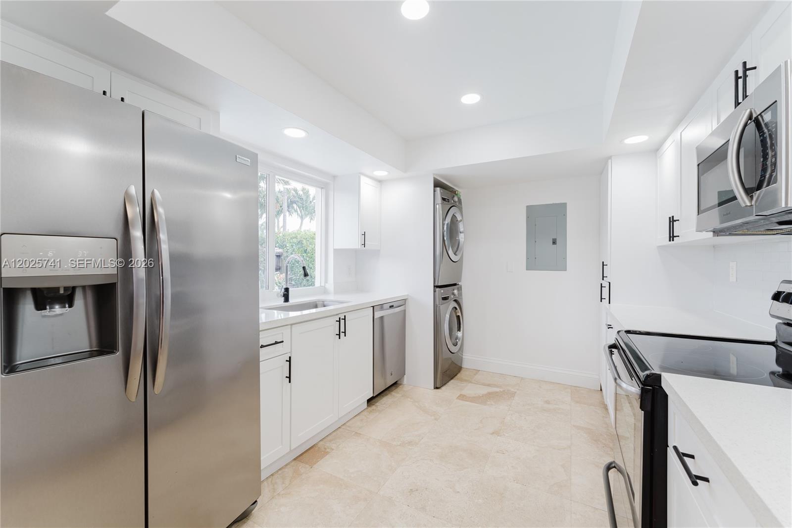 IMPERIAL POINT 2 SEC - Residential Lease