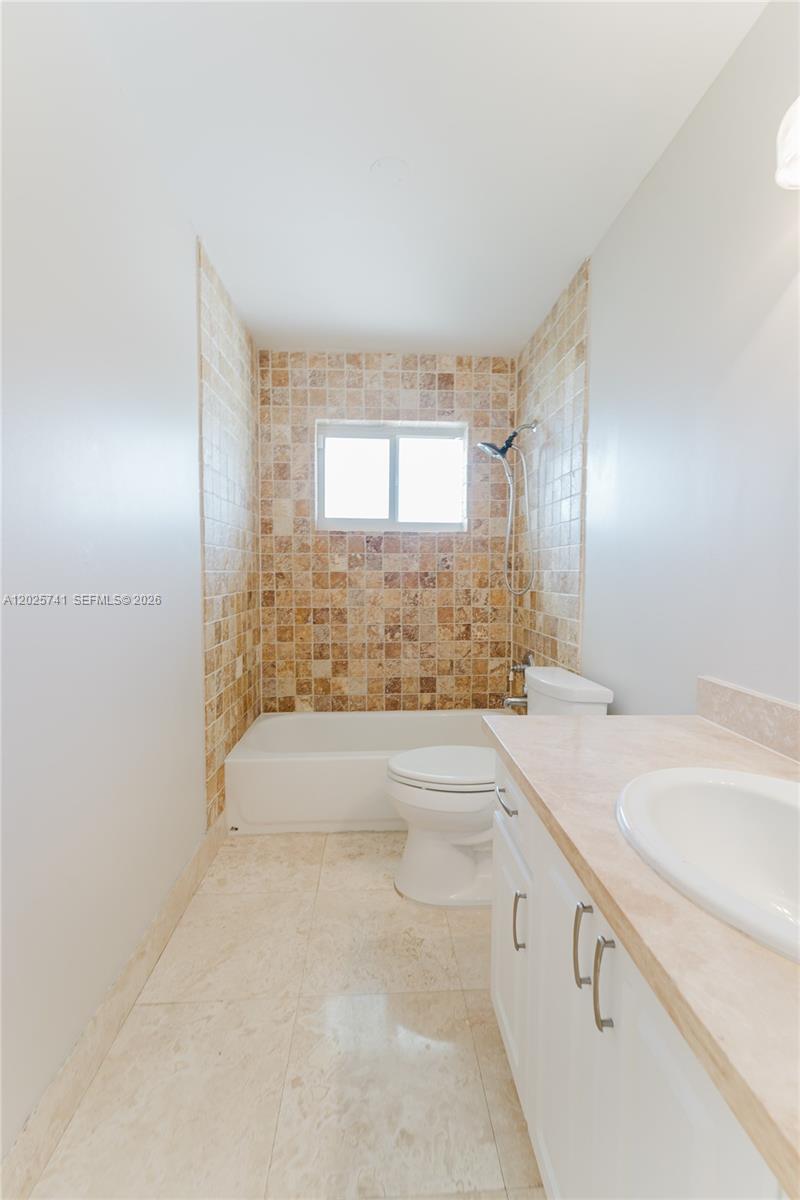 IMPERIAL POINT 2 SEC - Residential Lease