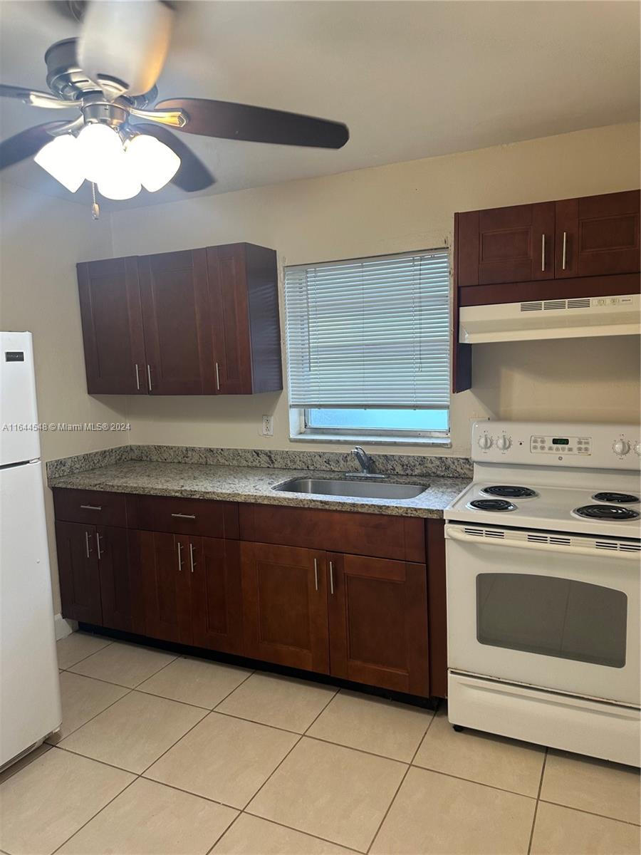 This updated 2-bedroom, 1-bath apartment offers comfortably sized living space.   Enjoy upgraded finishes and plenty of natural light; split unit A/Cs for energy-efficient climate control.  Key features include 2nd floor living with privacy and quiet surroundings, along with convenient access to main streets and nearby shops.  
Requires first, last, and security deposit.