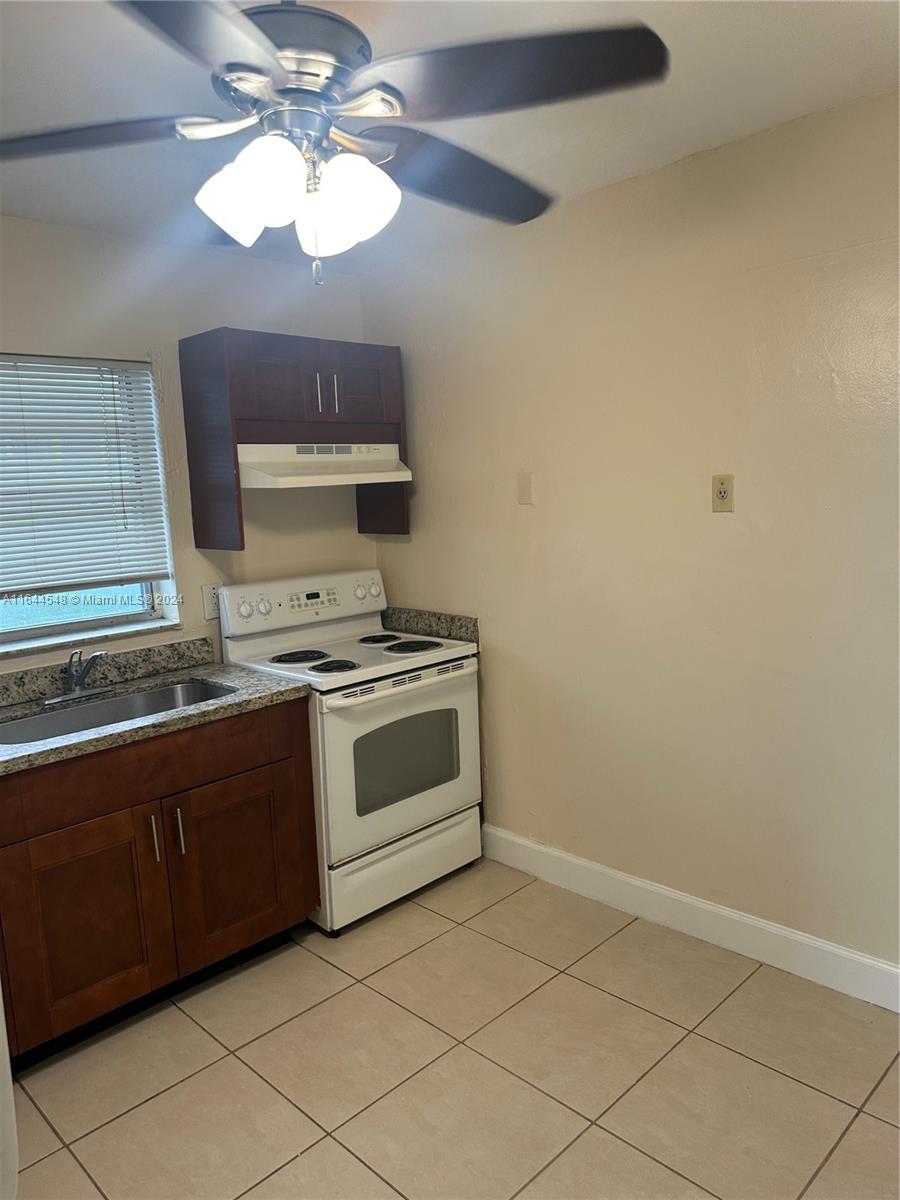 TOWN OF HIALEAH FLA - Residential Lease