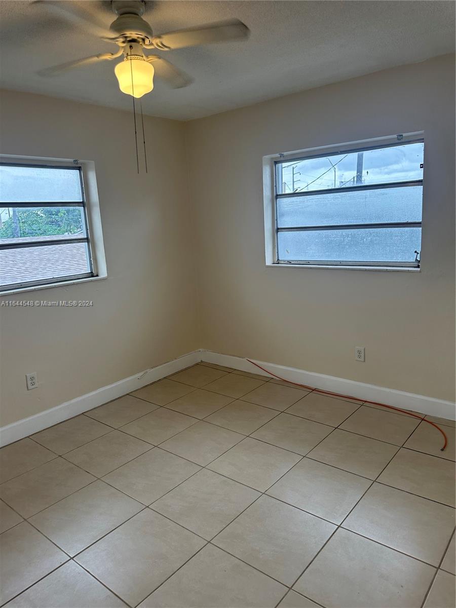 TOWN OF HIALEAH FLA - Residential Lease