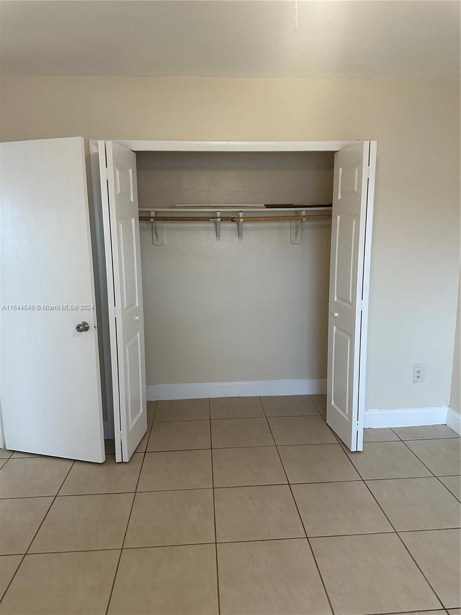 TOWN OF HIALEAH FLA - Residential Lease