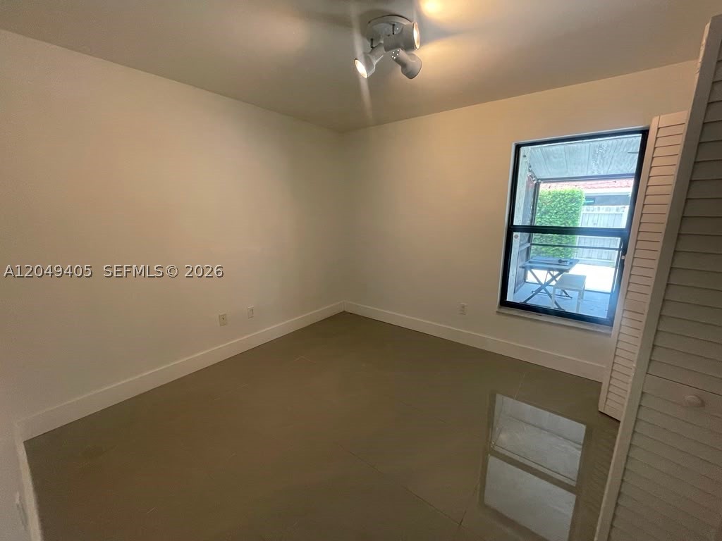 VILLAS OF MADEIRA SEC 1, - Residential Lease