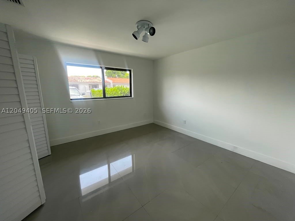 VILLAS OF MADEIRA SEC 1, - Residential Lease
