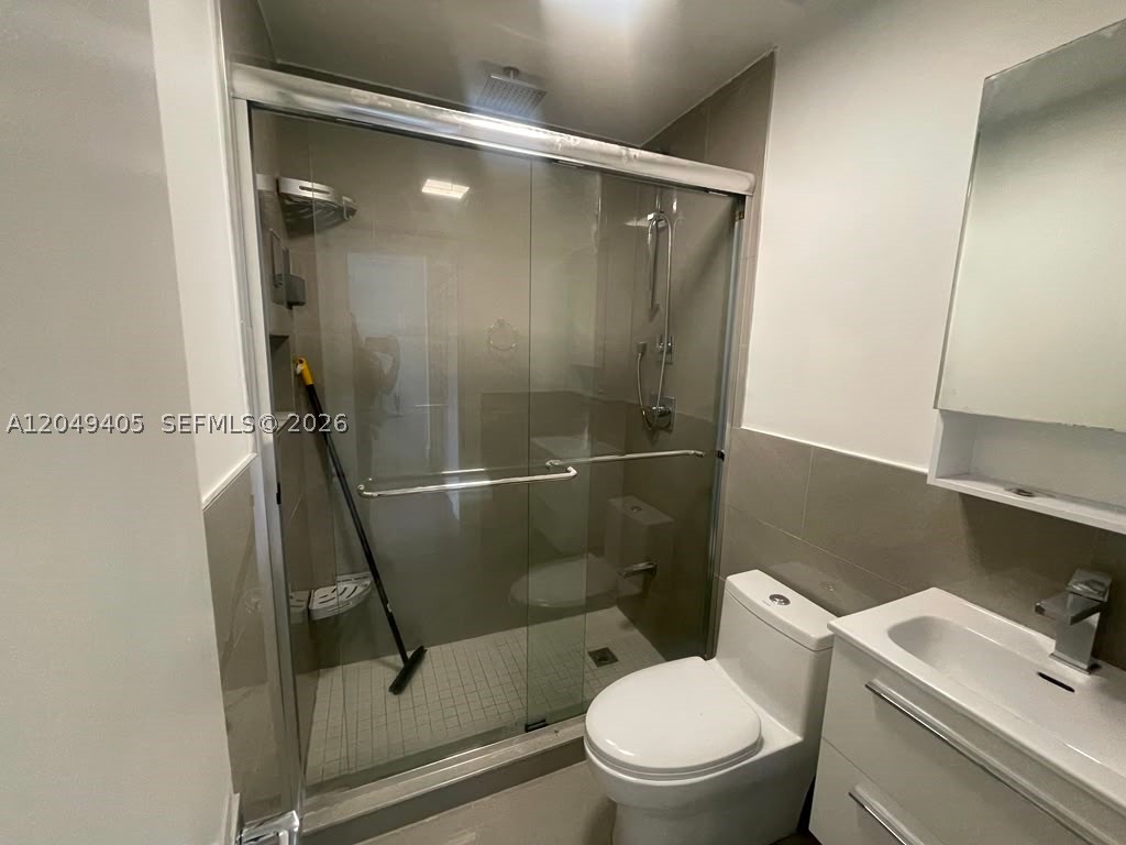 VILLAS OF MADEIRA SEC 1, - Residential Lease