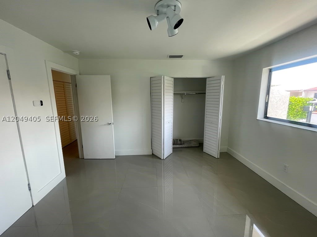 VILLAS OF MADEIRA SEC 1, - Residential Lease