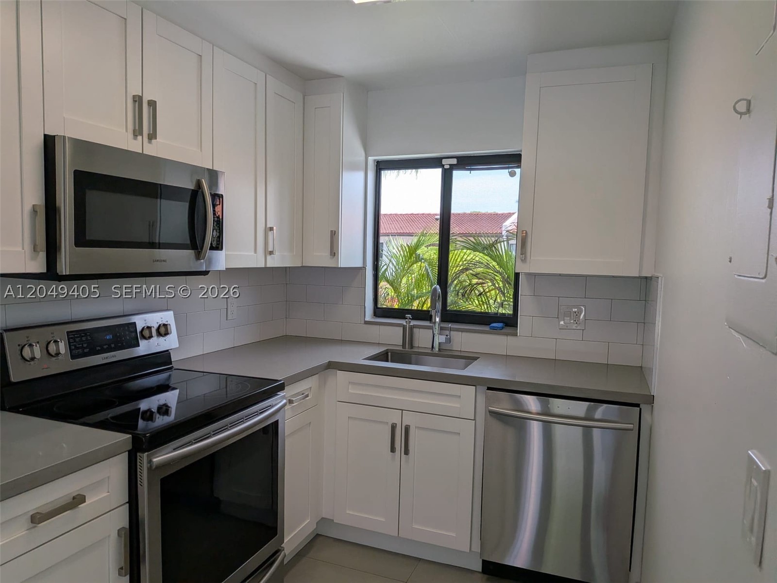 VILLAS OF MADEIRA SEC 1, - Residential Lease