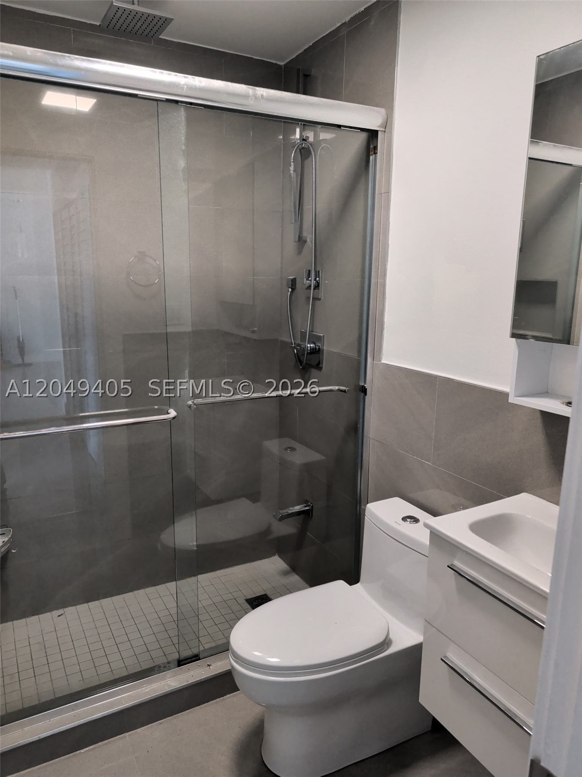 VILLAS OF MADEIRA SEC 1, - Residential Lease