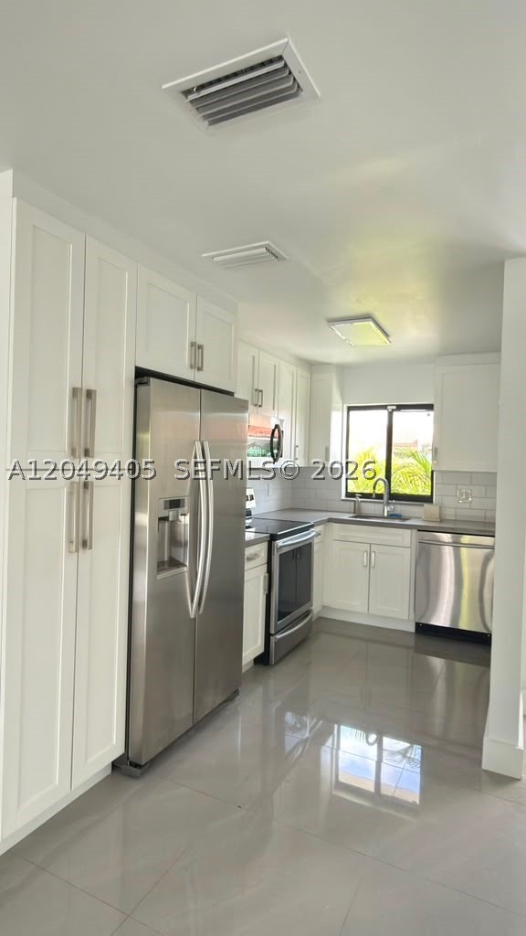 VILLAS OF MADEIRA SEC 1, - Residential Lease