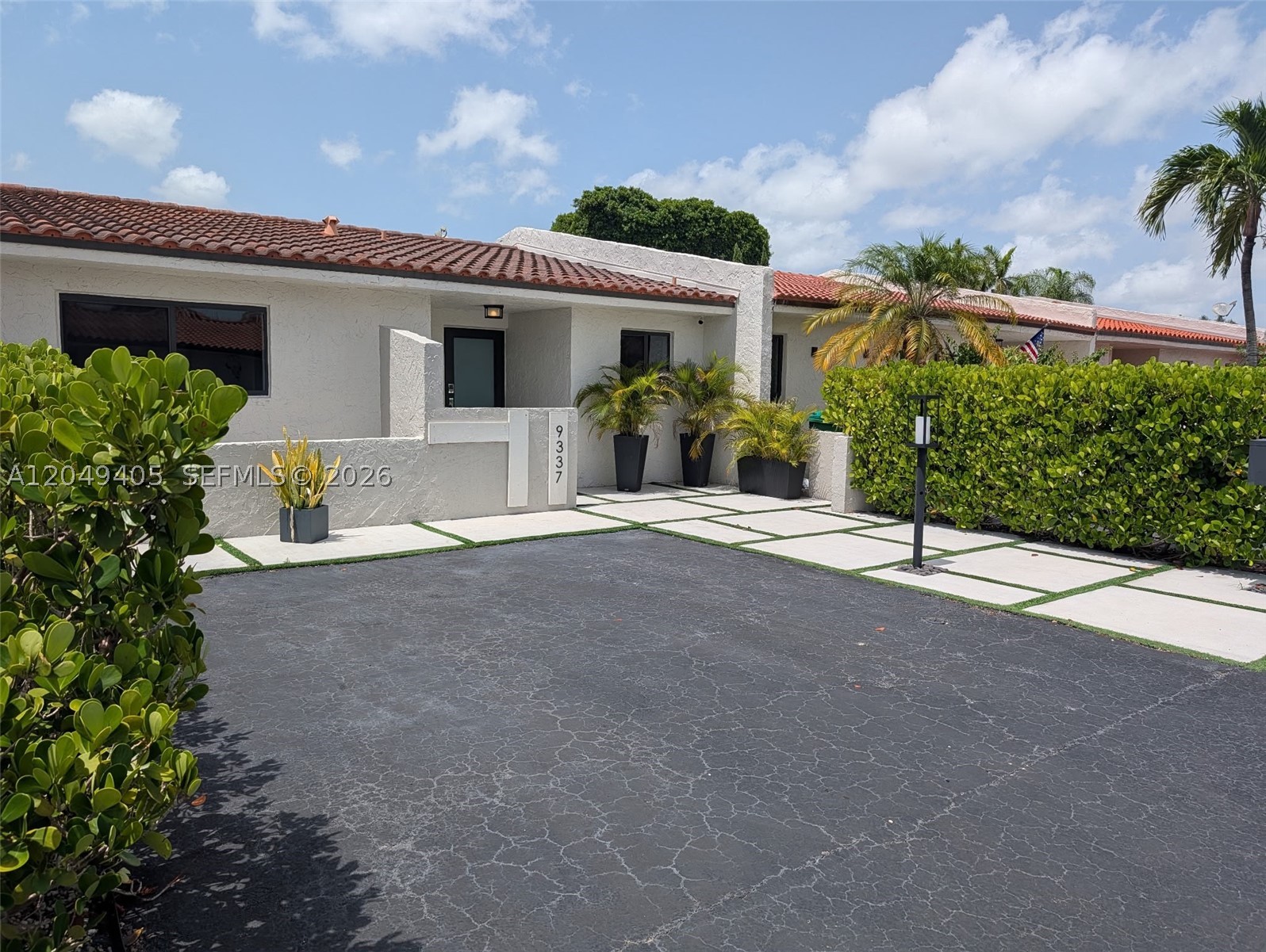 VILLAS OF MADEIRA SEC 1, - Residential Lease