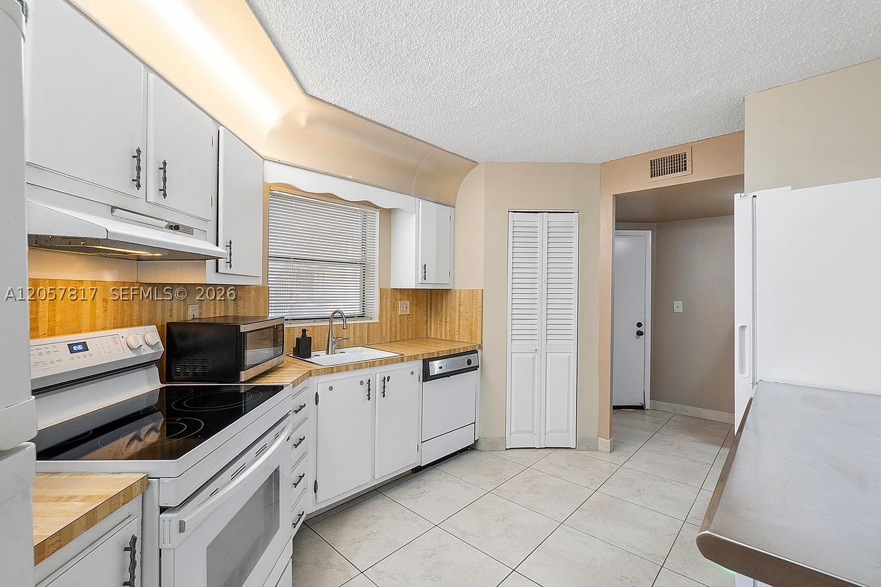 PLANTATION CLUB D CONDO - Residential