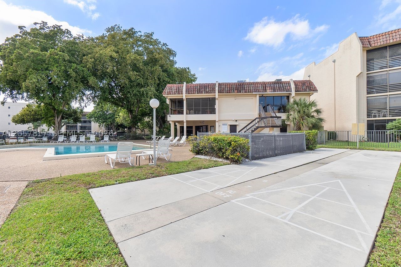 PLANTATION CLUB D CONDO - Residential