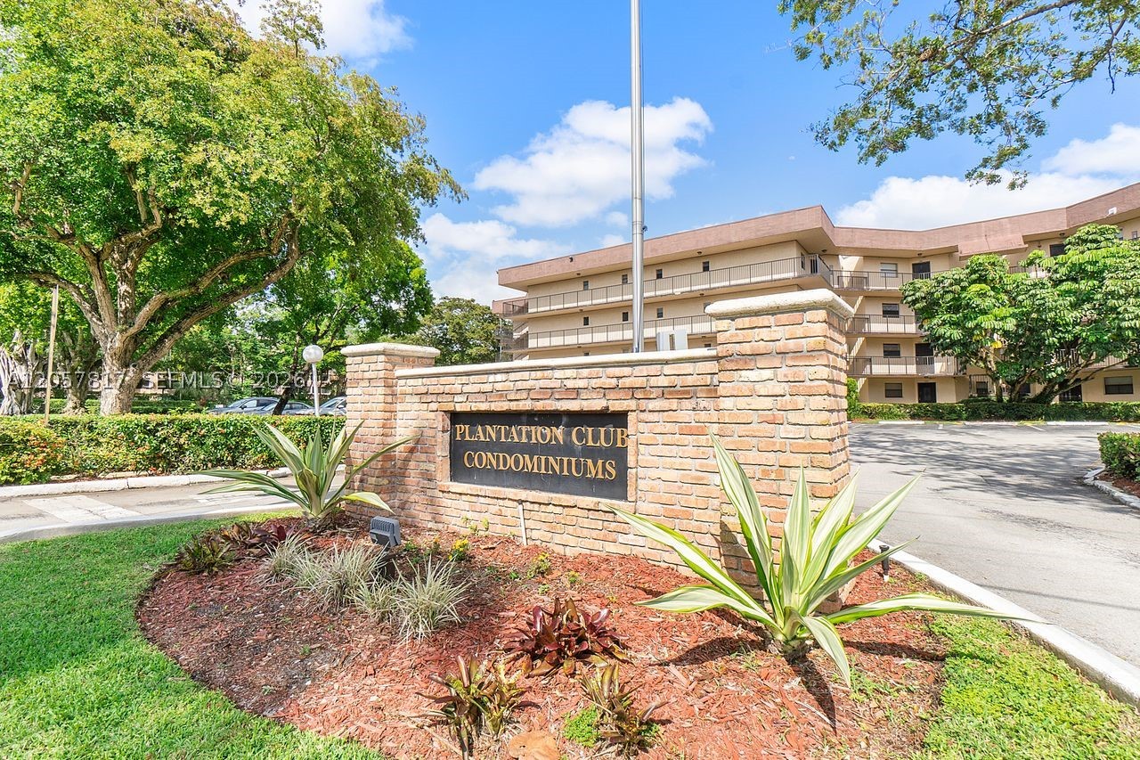 PLANTATION CLUB D CONDO - Residential