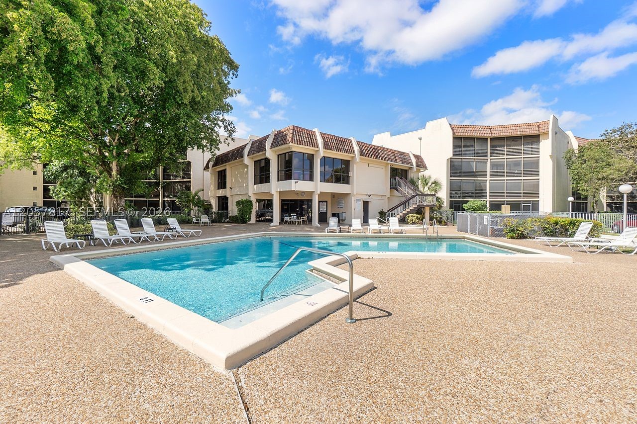 PLANTATION CLUB D CONDO - Residential