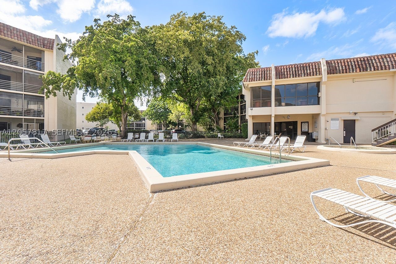 PLANTATION CLUB D CONDO - Residential