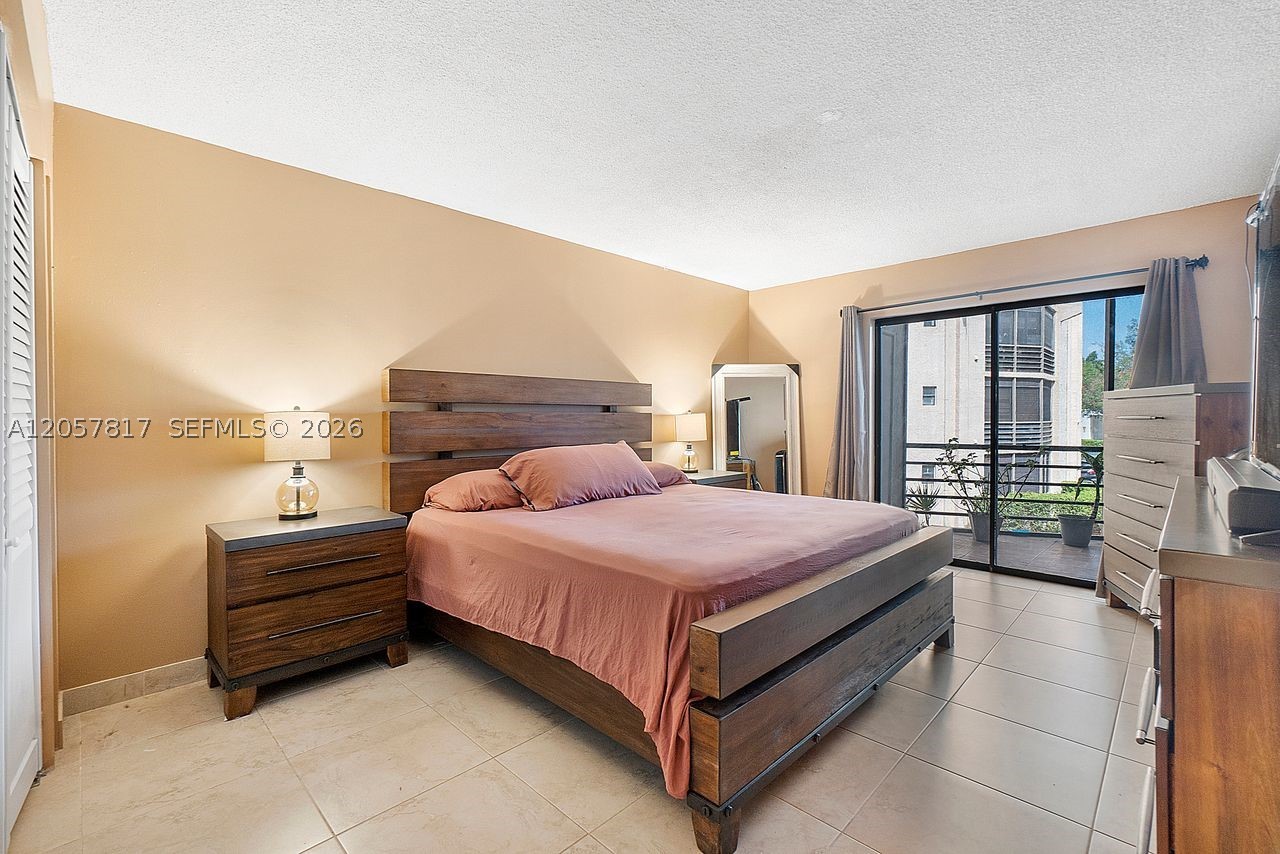 PLANTATION CLUB D CONDO - Residential