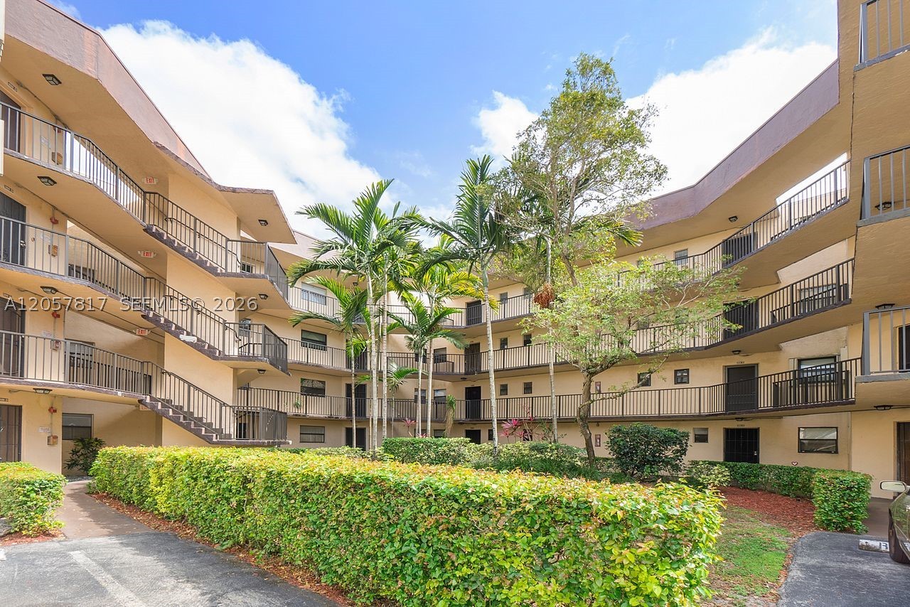 PLANTATION CLUB D CONDO - Residential