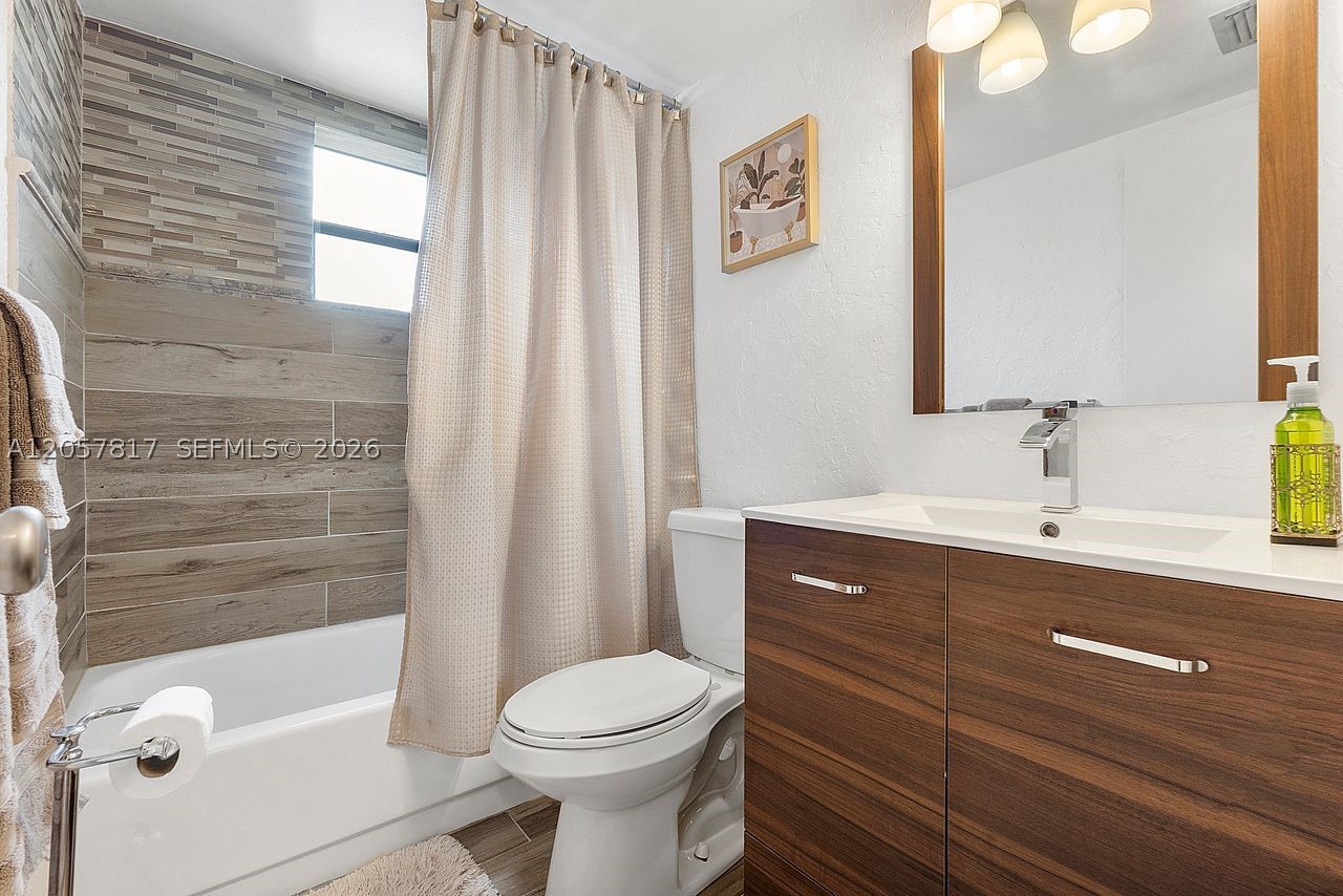 PLANTATION CLUB D CONDO - Residential