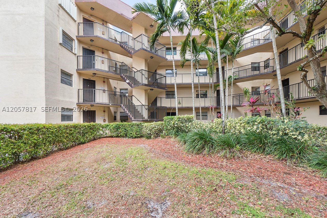 PLANTATION CLUB D CONDO - Residential