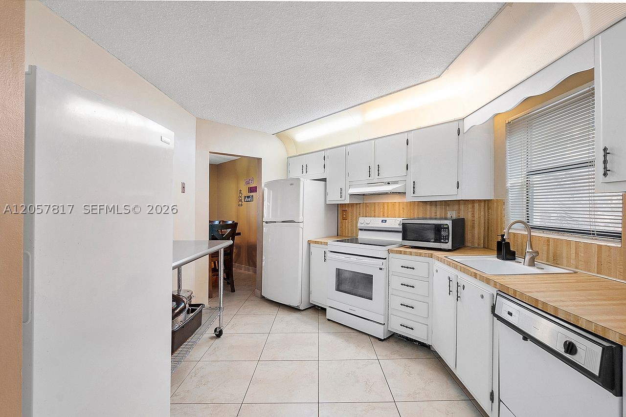 PLANTATION CLUB D CONDO - Residential