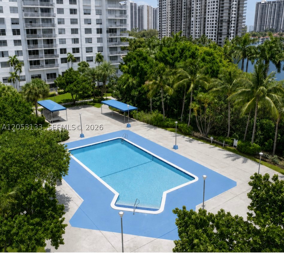 ADMIRALS PORT CONDO WEST - Residential