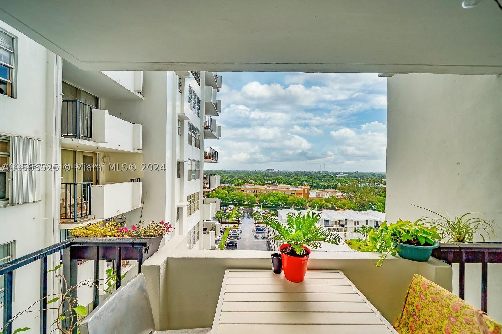 COMMODORE PLAZA CONDO - Residential