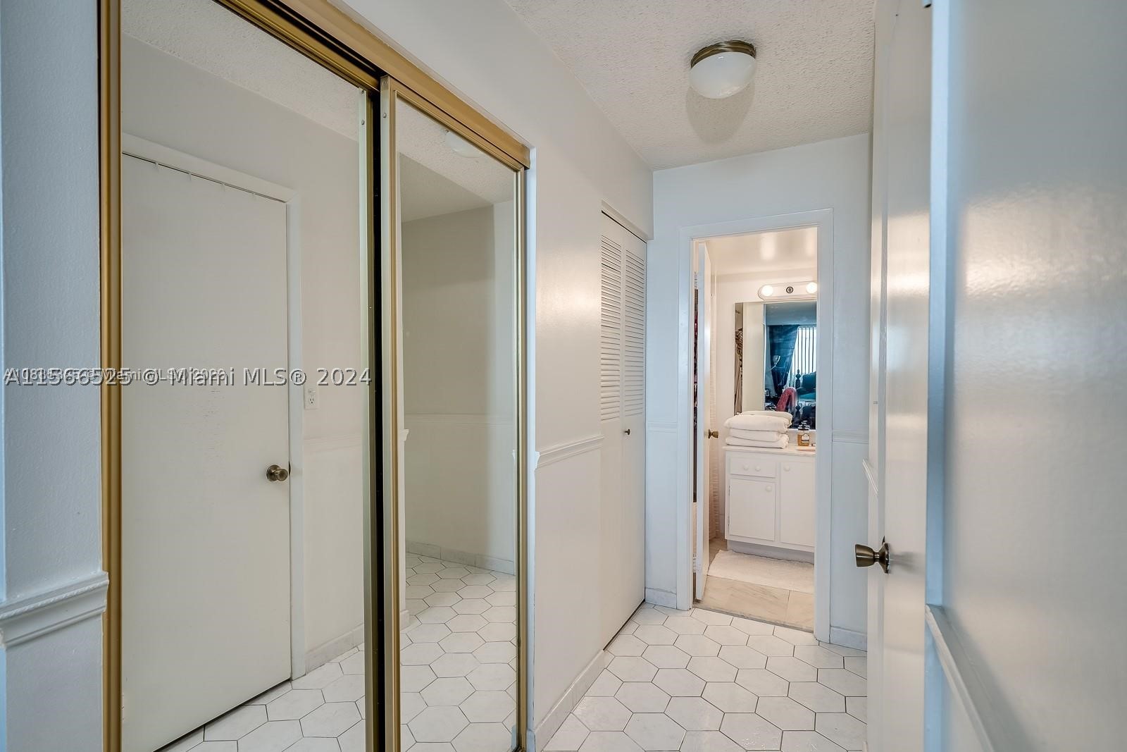 COMMODORE PLAZA CONDO - Residential