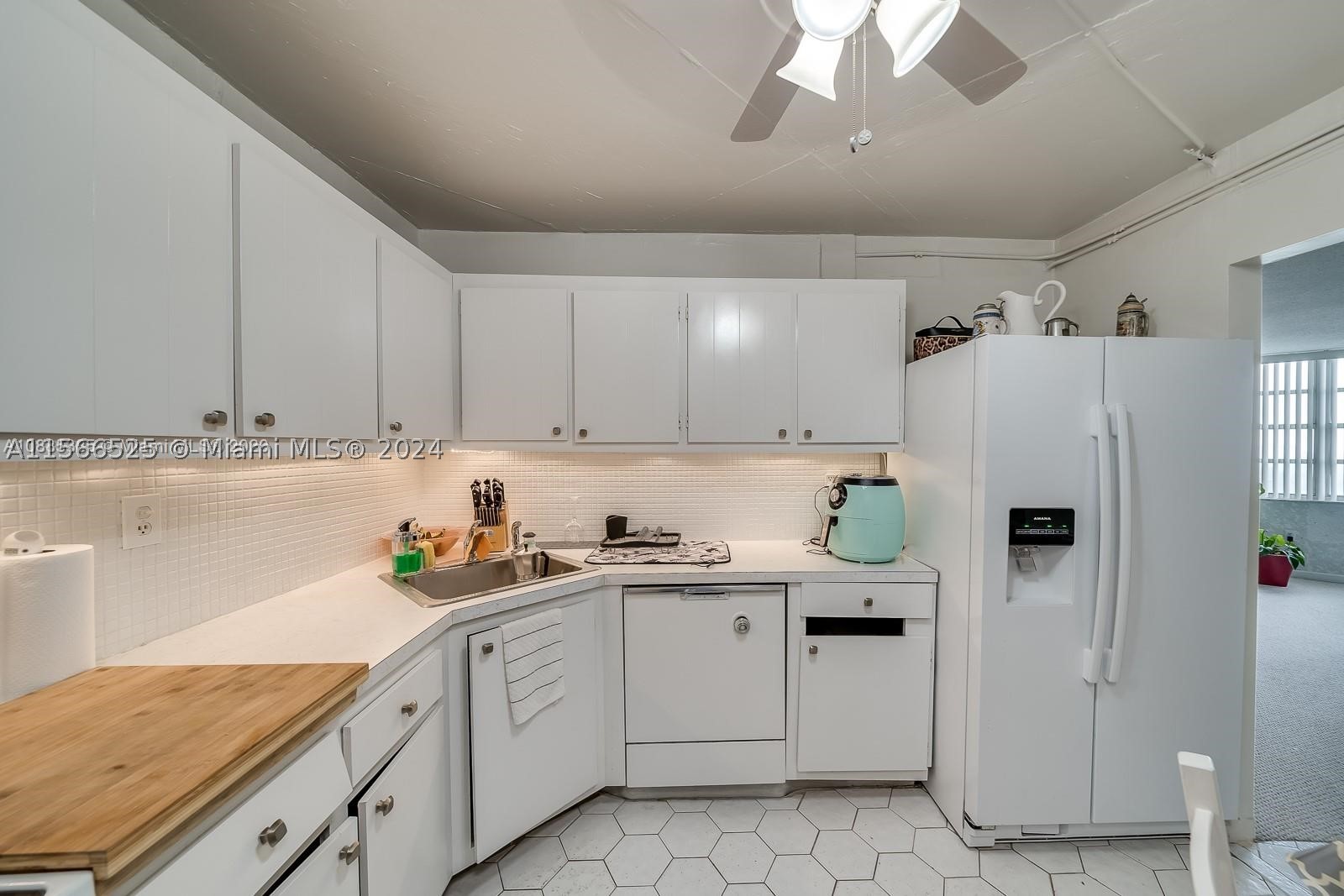 COMMODORE PLAZA CONDO - Residential
