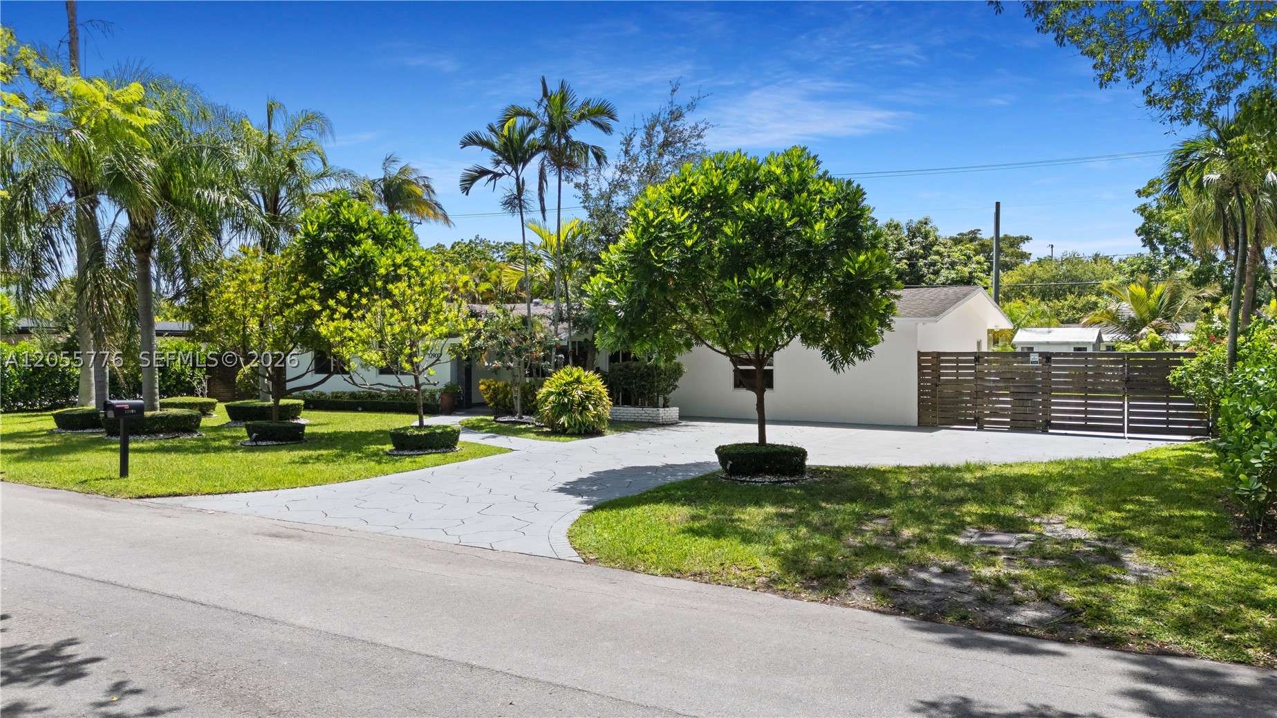 SUNILAND MANOR 1ST ADDN - Residential