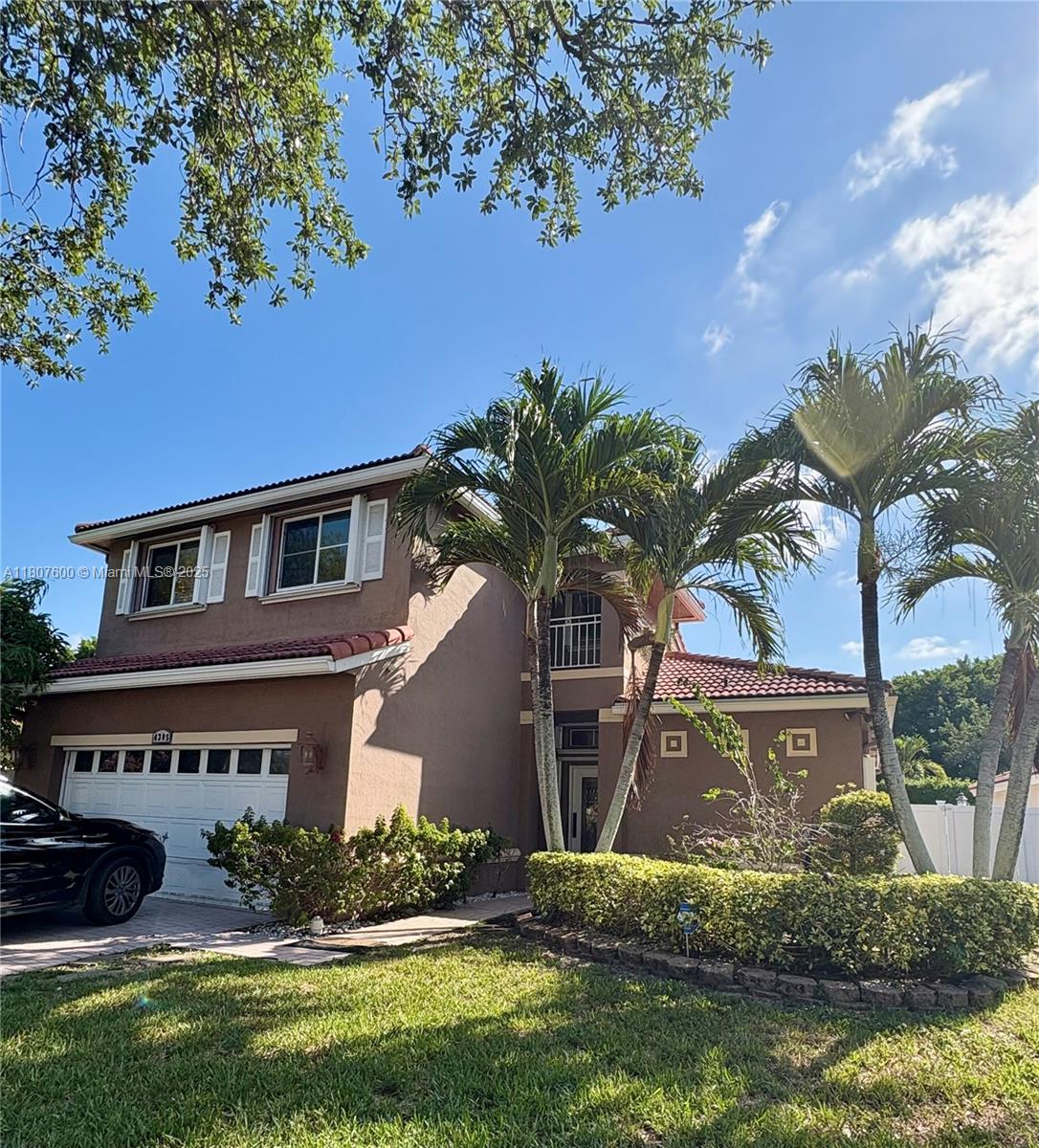 Beautiful Pool home in Huntington at Biscayne. Spacious 3 bedroom 2.5 baths, big kitchen, family room, marble floors, sherry wood floors upstairs, state of the art lighting and many updates around the house, remodeled bathrooms, 2 car garage, new air conditioning system, washer and dryer. No neighbors in the back, very private, renovated pool, and travertine pool deck. Great community with 24 hr security, close to expressways, restaurants and stores. Available to occupy July 1, 2025.
We present all offers.