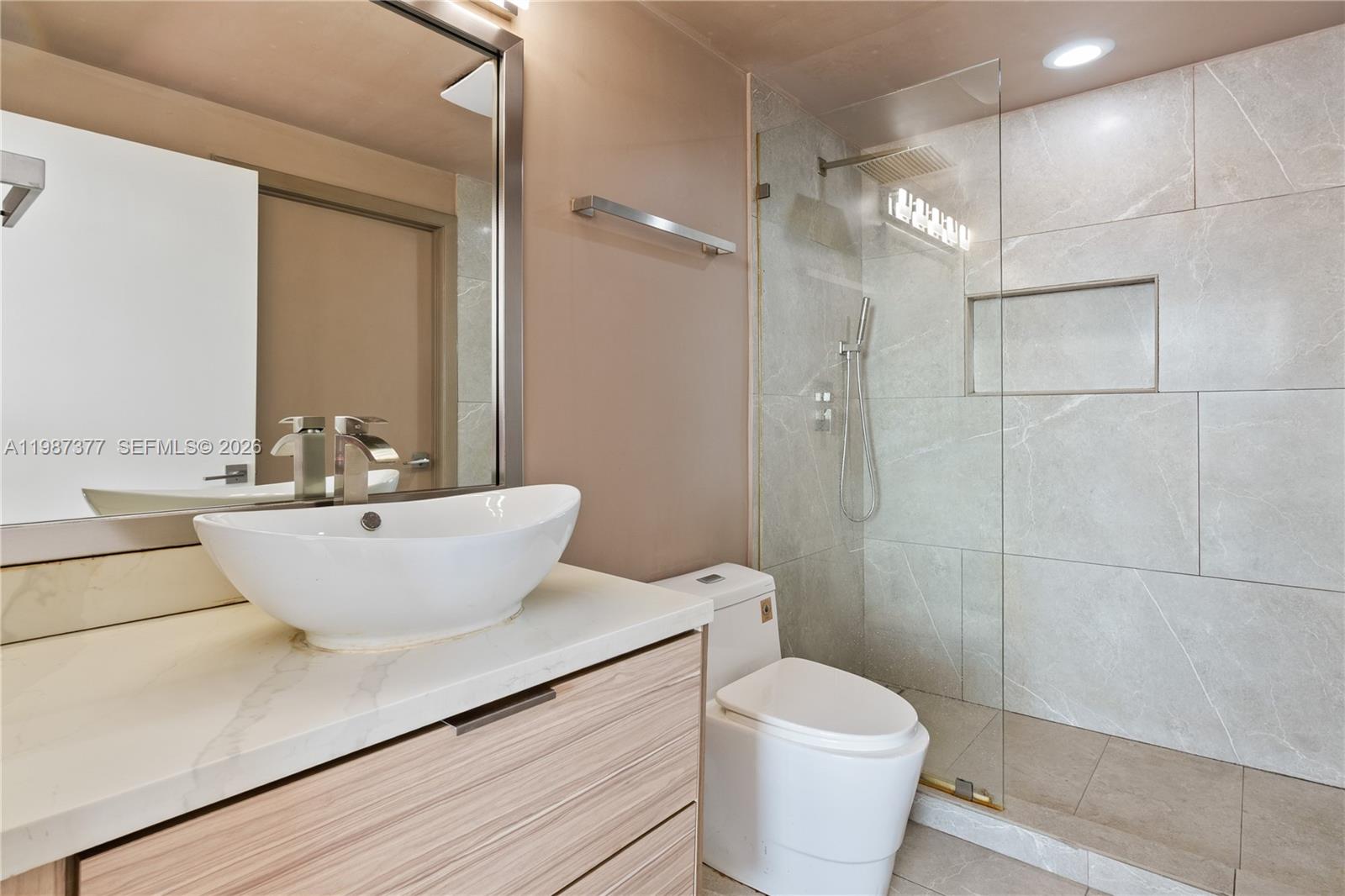 IVY CONDO - Residential