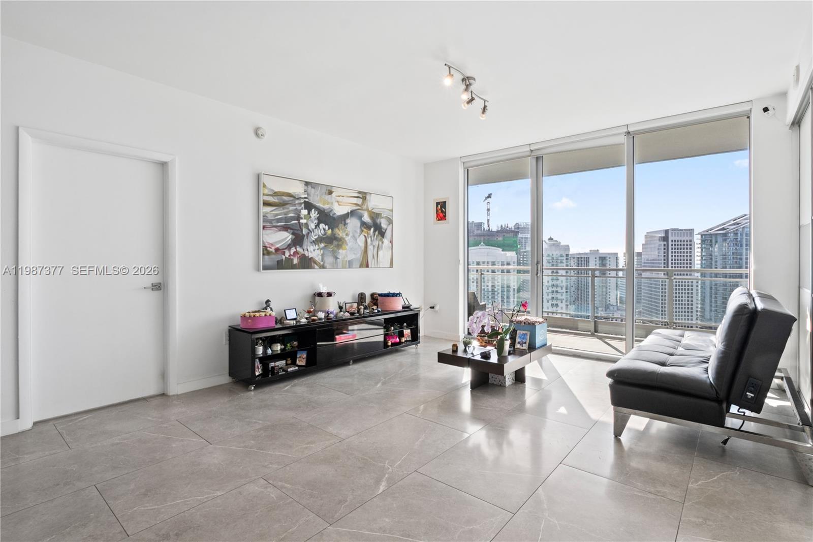 IVY CONDO - Residential