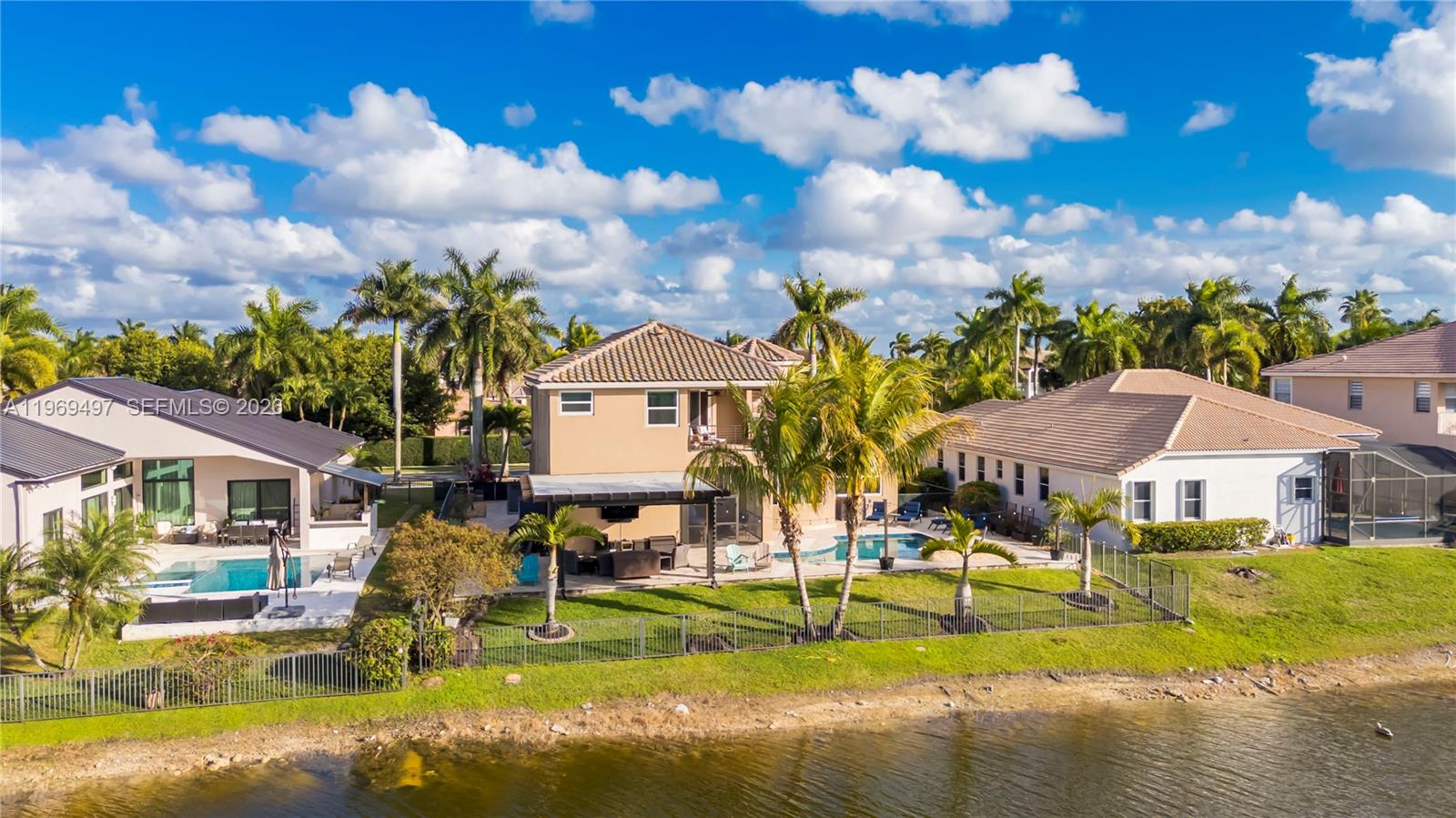 SUNSET LAKES PLAT ONE - Residential