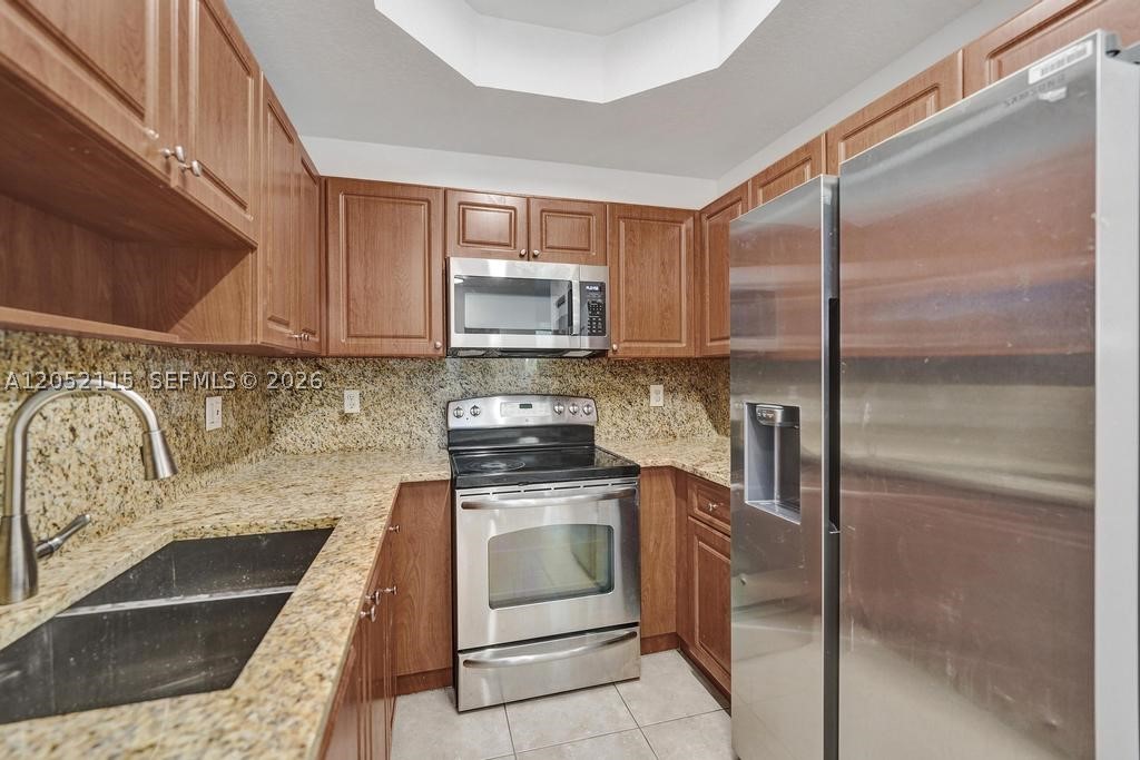 VILLAS AT HARBOR ISLES CO - Residential Lease