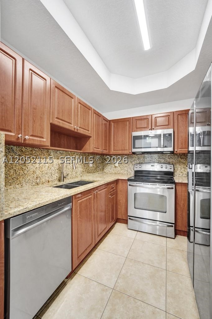 VILLAS AT HARBOR ISLES CO - Residential Lease