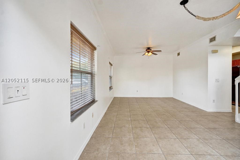 VILLAS AT HARBOR ISLES CO - Residential Lease