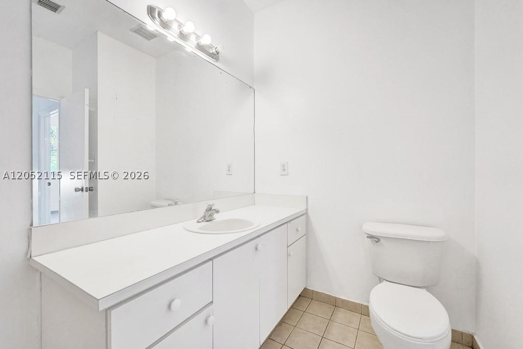 VILLAS AT HARBOR ISLES CO - Residential Lease