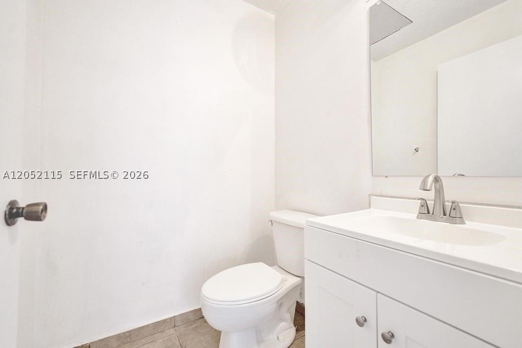 VILLAS AT HARBOR ISLES CO - Residential Lease