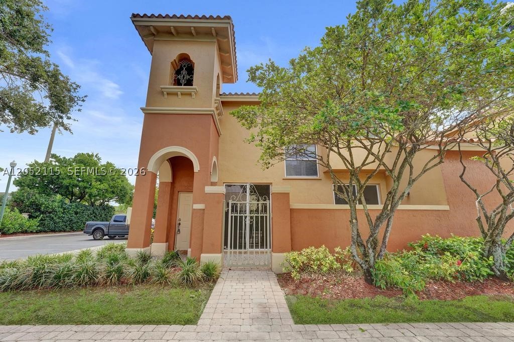 VILLAS AT HARBOR ISLES CO - Residential Lease