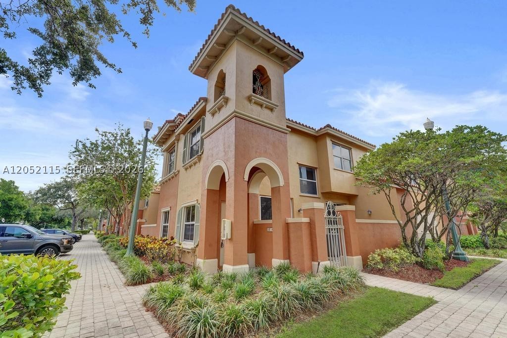 VILLAS AT HARBOR ISLES CO - Residential Lease