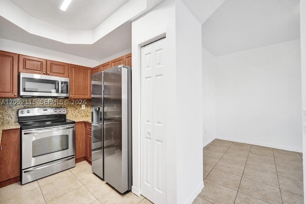 VILLAS AT HARBOR ISLES CO - Residential Lease