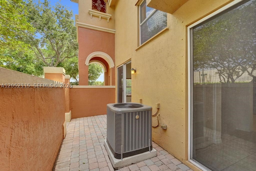 VILLAS AT HARBOR ISLES CO - Residential Lease