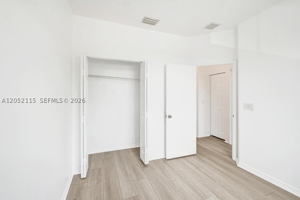 VILLAS AT HARBOR ISLES CO - Residential Lease