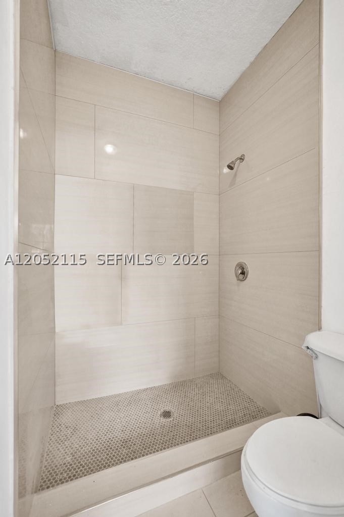 VILLAS AT HARBOR ISLES CO - Residential Lease
