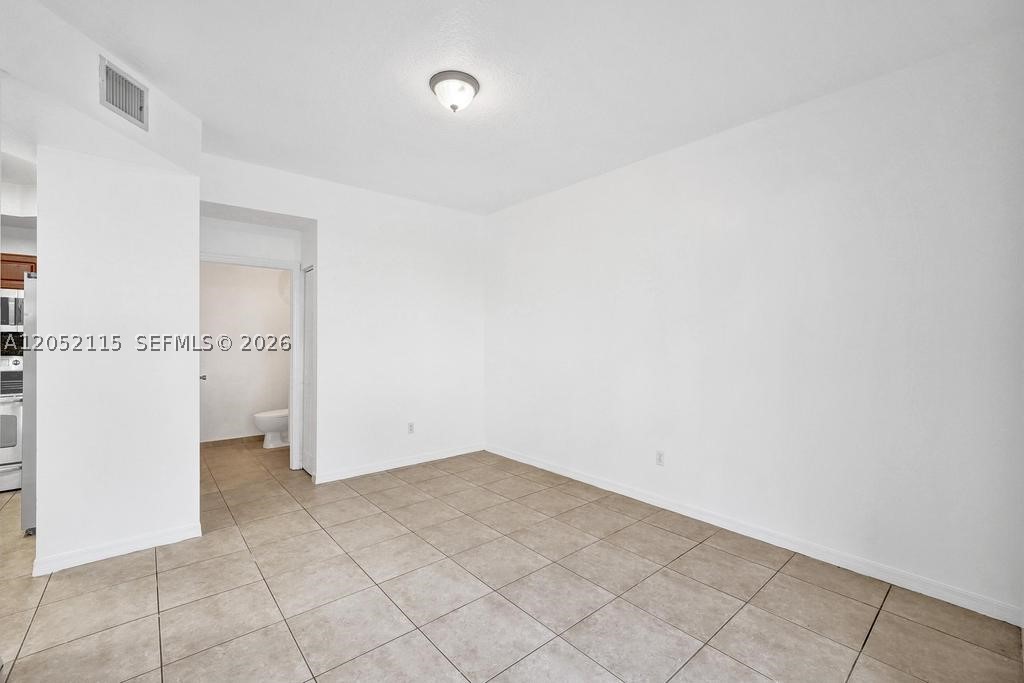 VILLAS AT HARBOR ISLES CO - Residential Lease