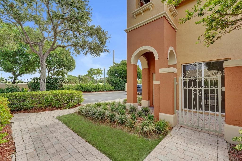 VILLAS AT HARBOR ISLES CO - Residential Lease