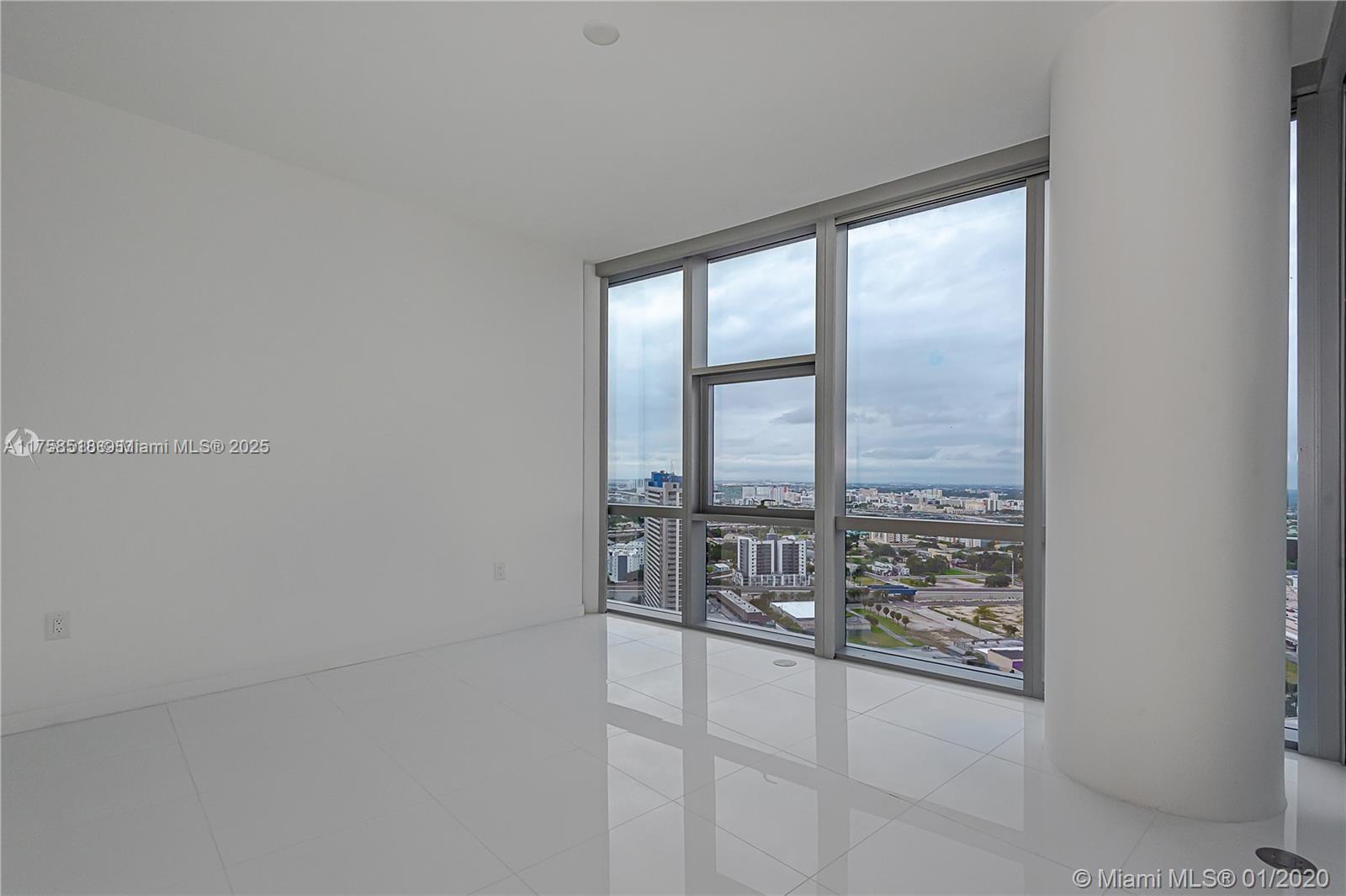PARAMOUNT MIAMI WORLDCENT - Residential